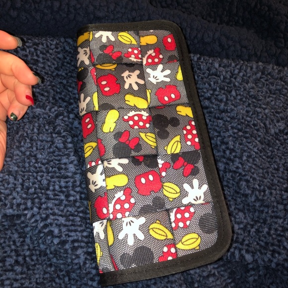 Harvey’s Love You to Pieces seatbelt wallet - Picture 2 of 5